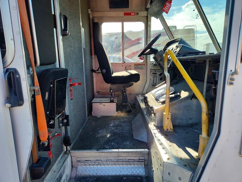 2008 Freightliner MT45G Chassis Delivery Truck