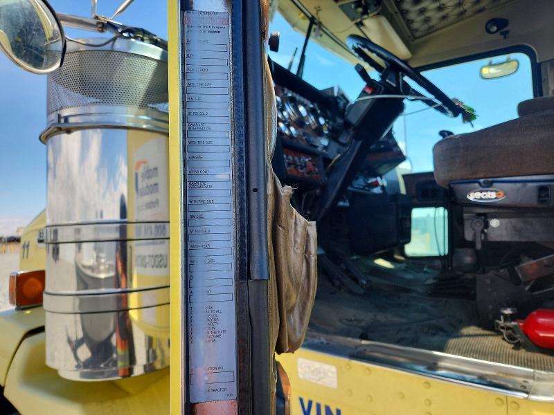 1999 Kenworth Constructi-Semi Truck