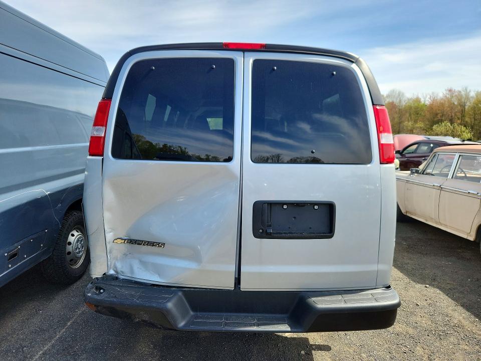 2025 Chevrolet Express G2500 LS