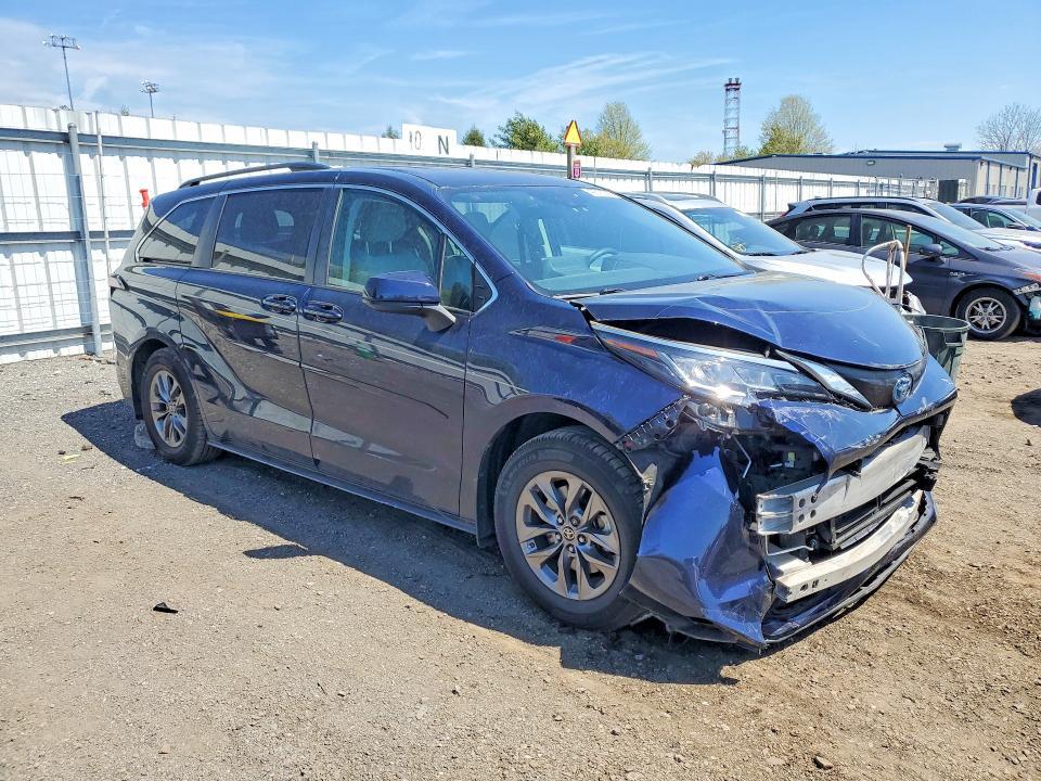 2023 Toyota Sienna le