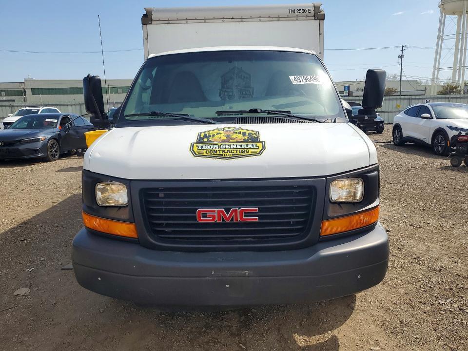 2013 GMC Savana box Truck