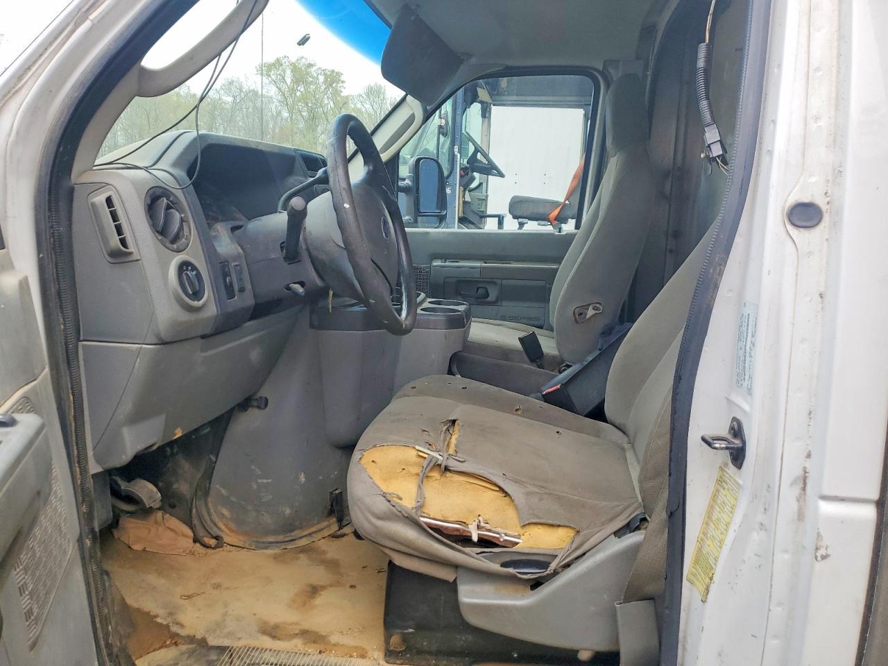 2010 Ford E350 CUT S