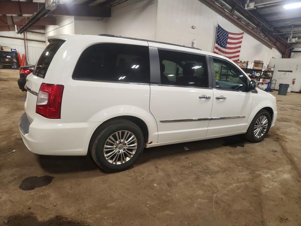 2013 Chrysler Town & Country Touring l