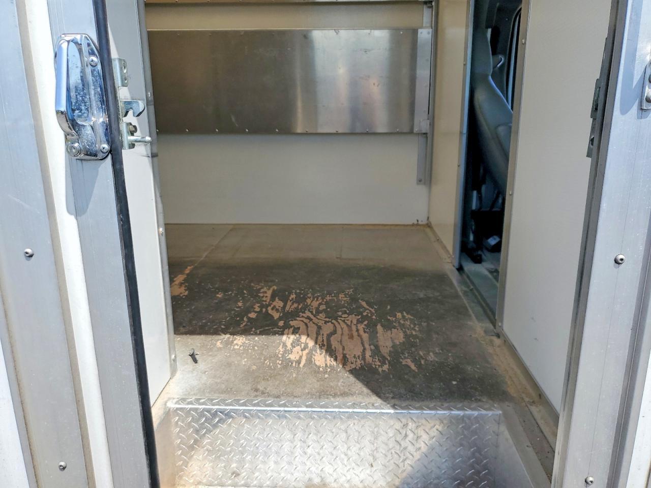 2022 Ford E450 Delivery Truck