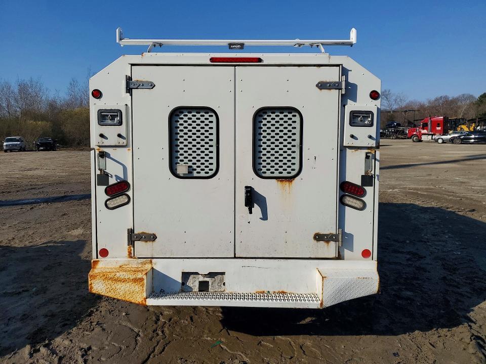 2017 Ford Econoline E350 Super Duty Cutaway Van