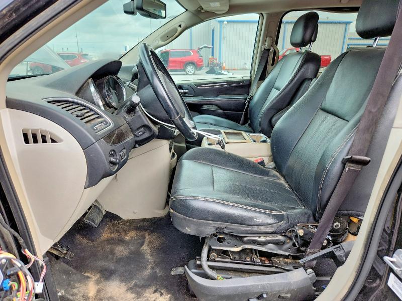 2014 Chrysler Town and Country Touring-l