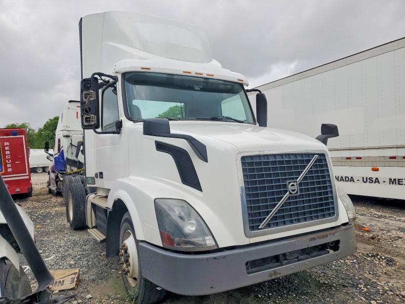 2016 Volvo VNL Semi Truck