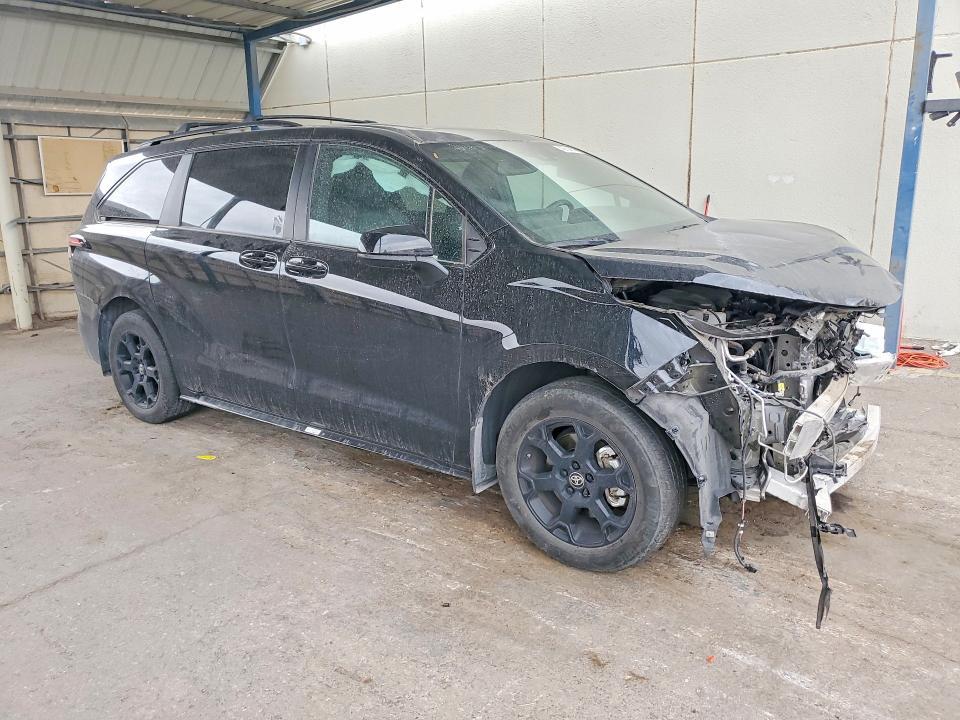 2025 Toyota Sienna Woodland Edition