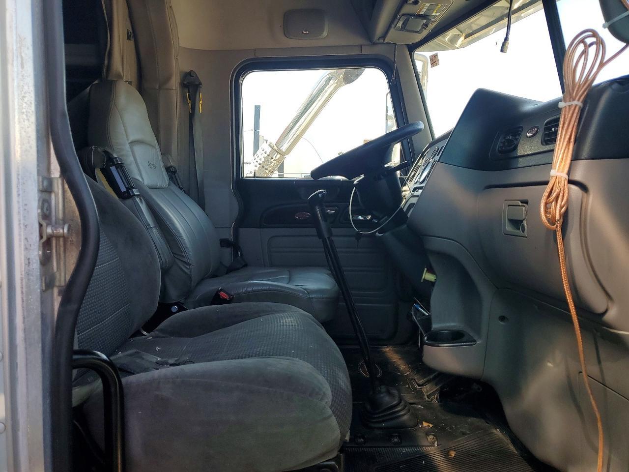 2012 Peterbilt 388 Semi Truck