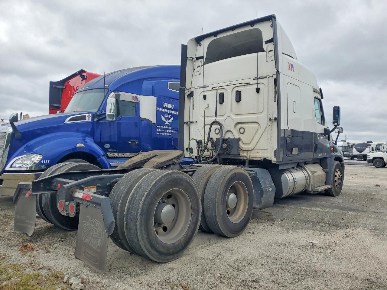 2017 Freigliner 2017 Freightliner Cascadia 125 Semi Truck