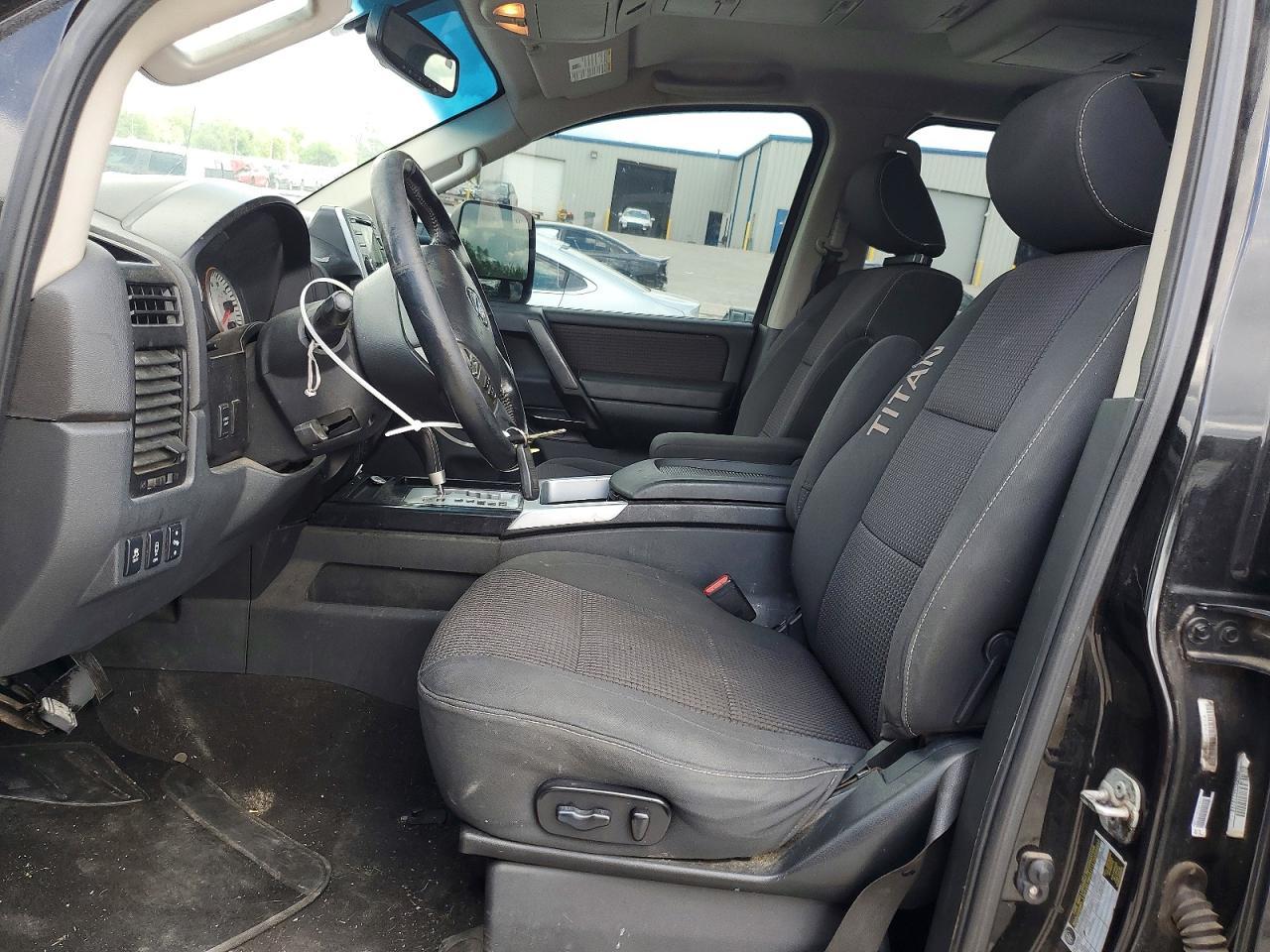 2013 Nissan Titan SV