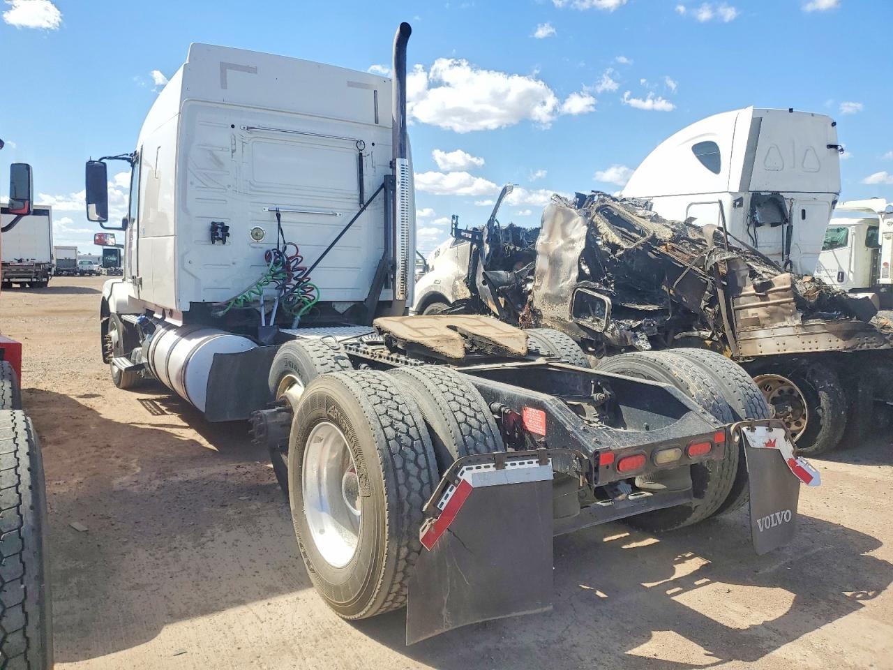 2016 Volv O VNL Semi Truck