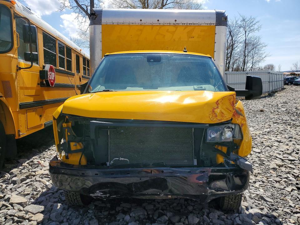 2021 GMC Savana BOX Truck