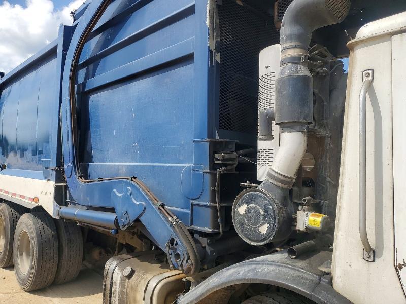 2016 Mack LEU613 Refuse Truck