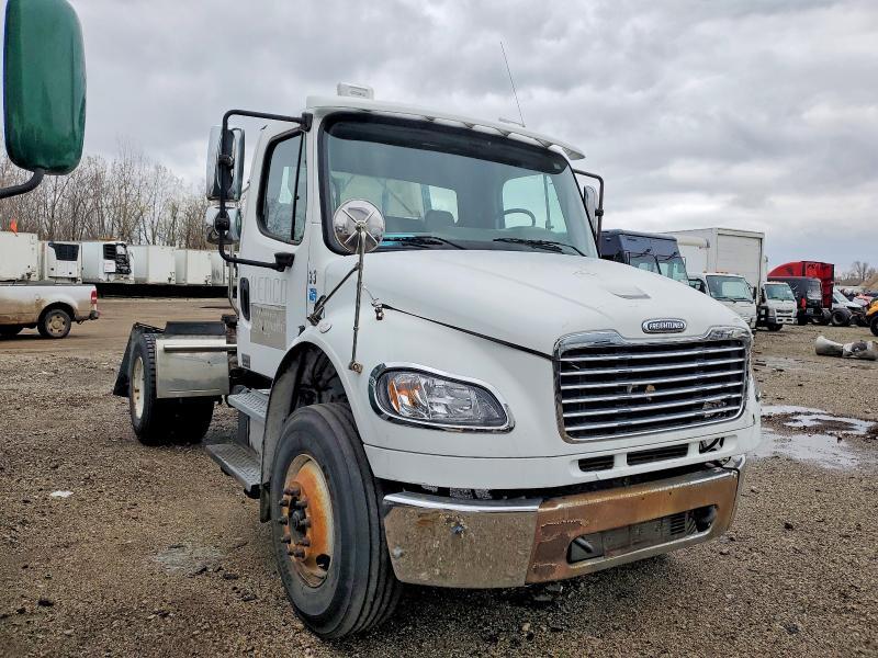 2009 Freigliner 2009 Freightliner Business Class M2 Semi Truck
