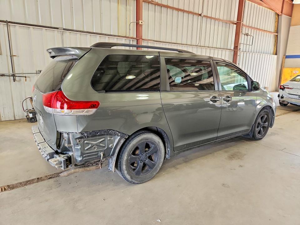 2011 Toyota Sienna le