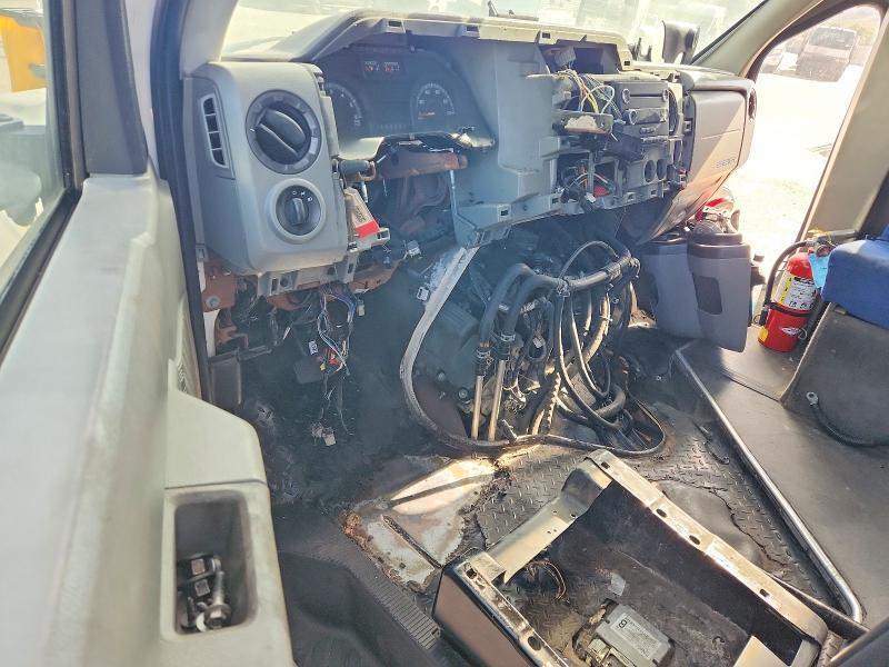 2016 Ford Econoline E450 Super Duty Cutaway Van