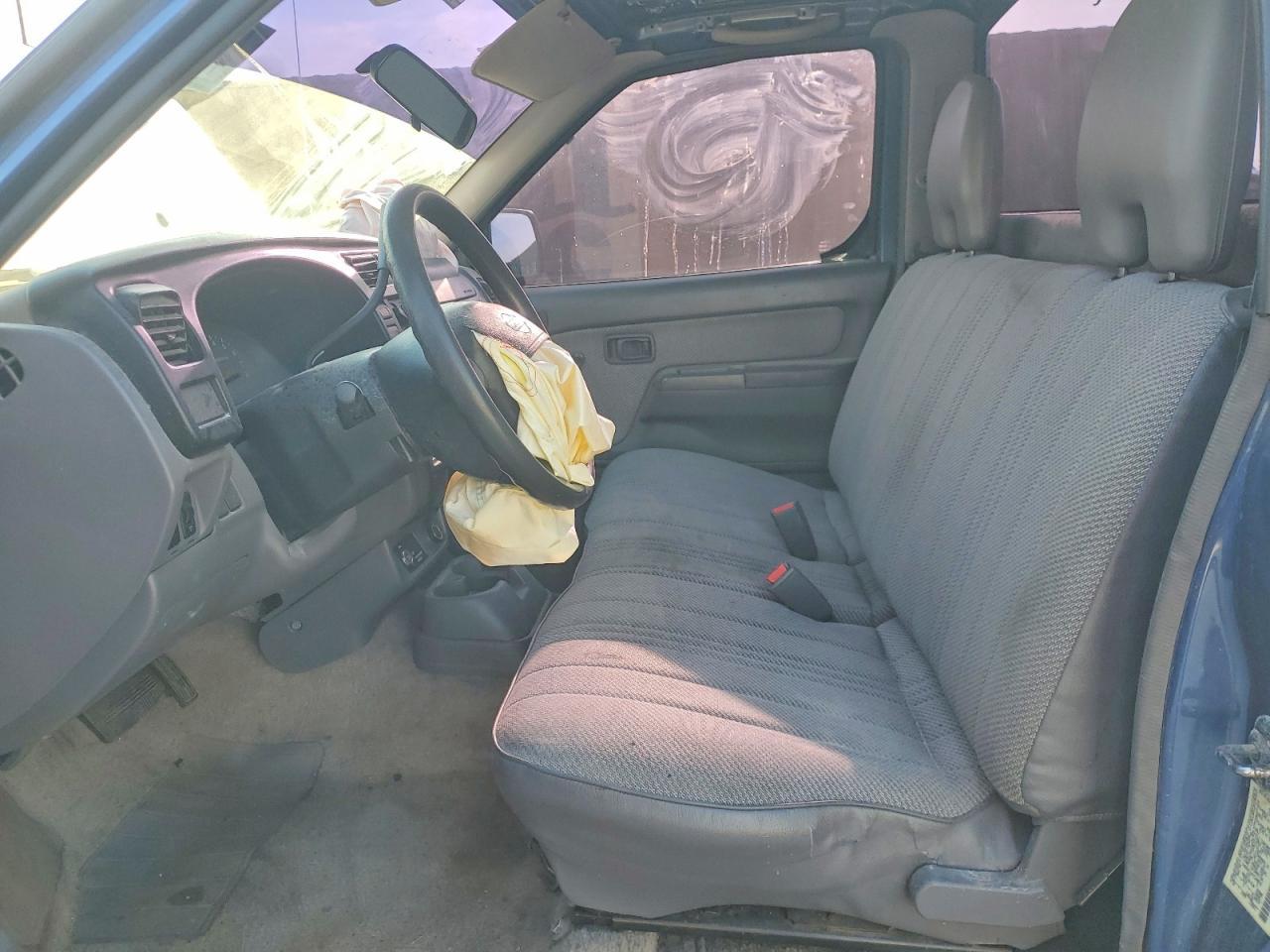 2000 Nissan Frontier XE