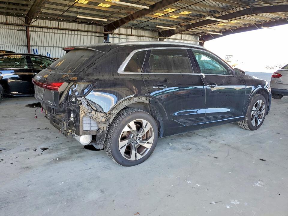 2022 Audi E-tron Premium Plus