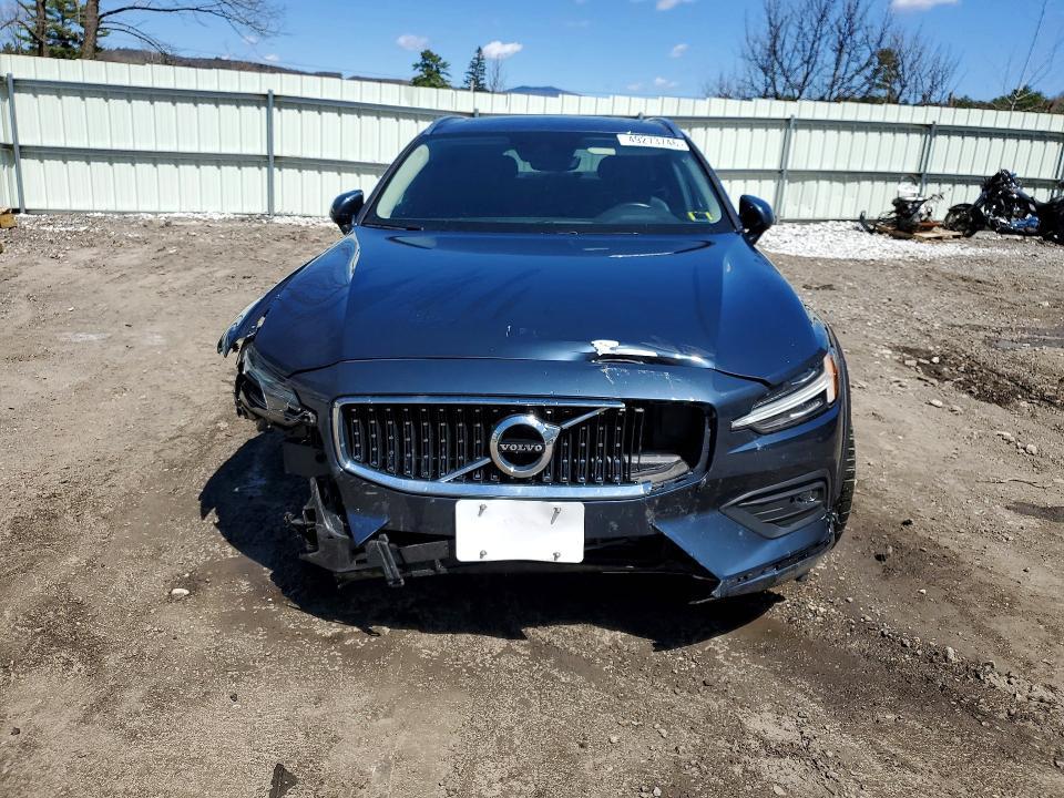 2021 Volvo V60 Cross Country T5 Momentum