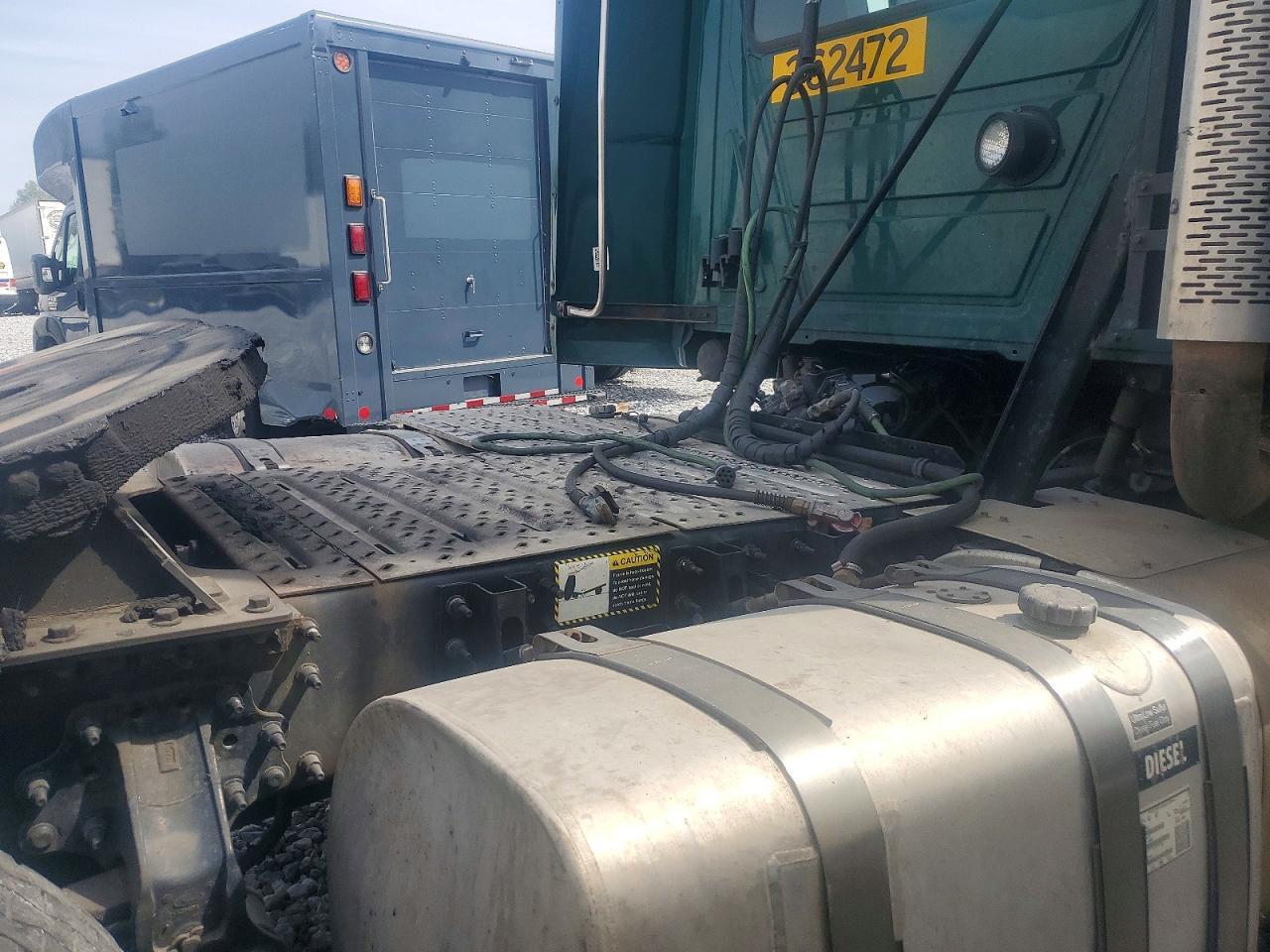 2017 Mack CXU612 Semi Truck