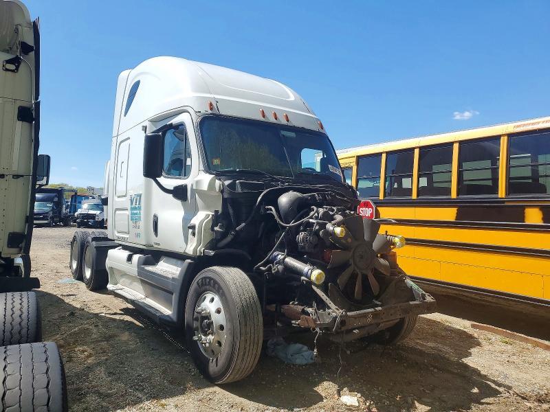 2012 Freightliner Cascadia 1-Semi Truck