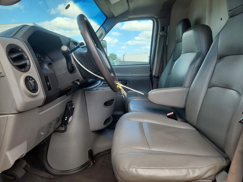 2011 Ford Econoline E450 Super Duty Cutaway Van