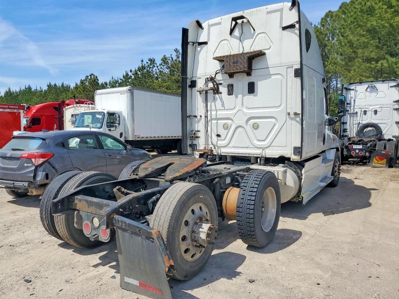 2013 Freigliner 2013 Freightliner Cascadia 125 Semi Truck
