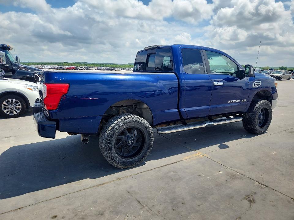 2017 Nissan Titan xd sv