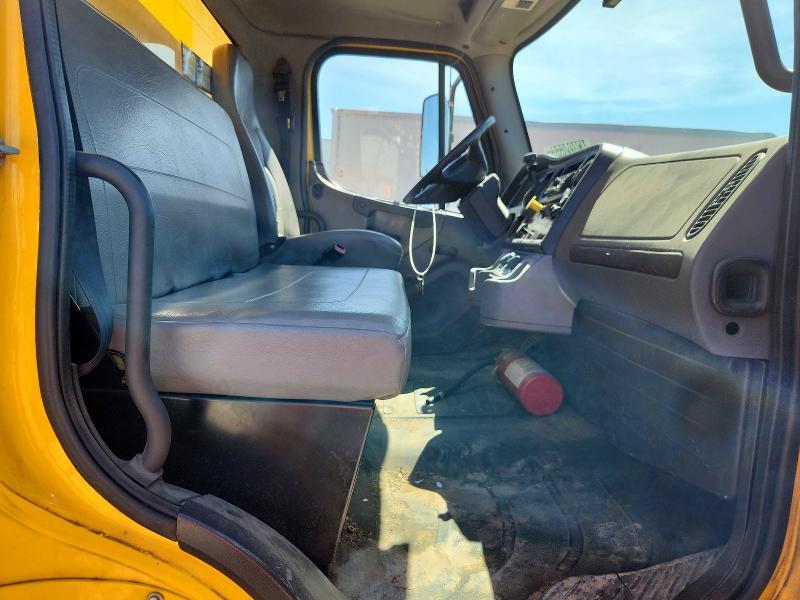 2013 Freigliner 2013 Freightliner Business Class M2 BOX Truck
