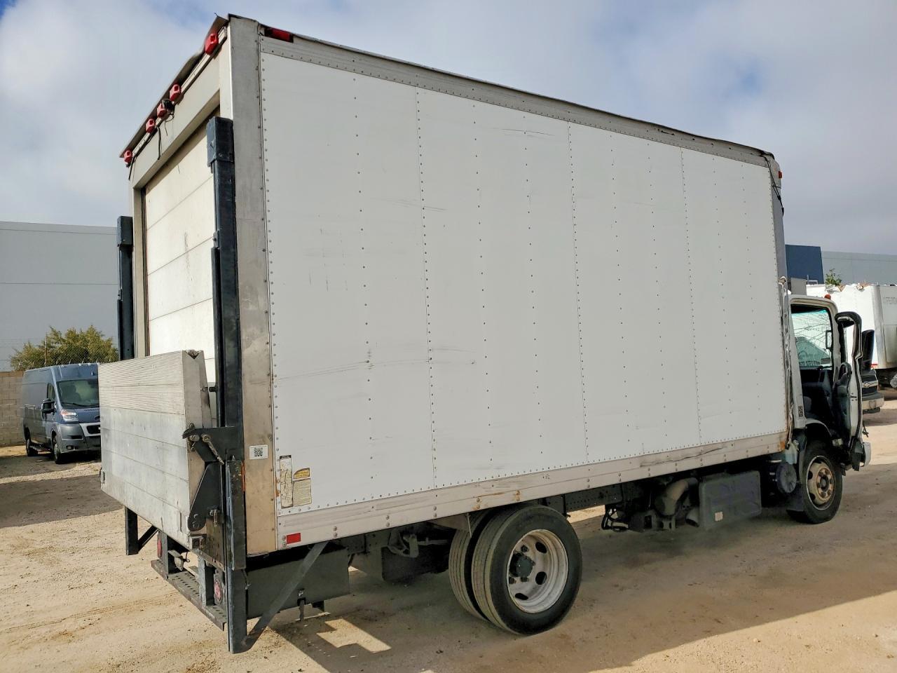 2013 Isuzu NRR Refrigerated BOX Truck