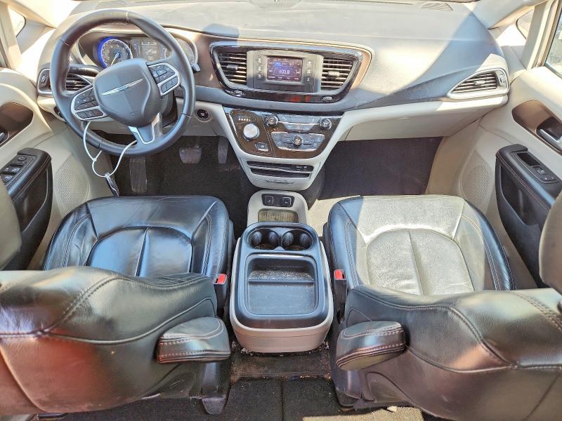 2017 Chrysler Pacifica Touring l