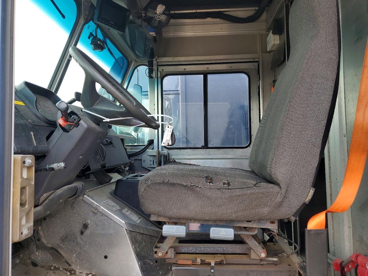2020 Freightliner MT45G Chassis Delivery Truck