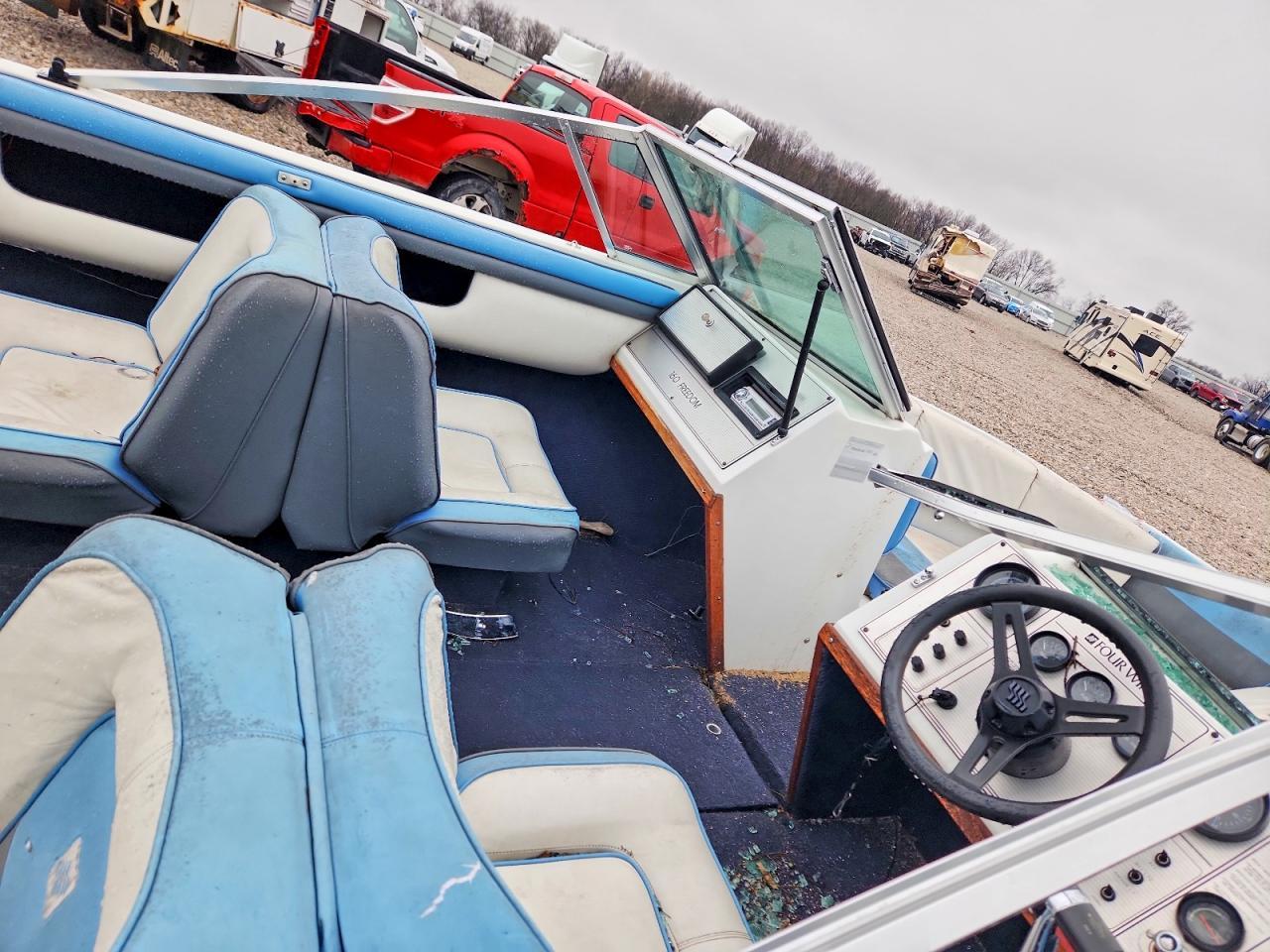 1989 Four Winds 1989 Four Winns Boat