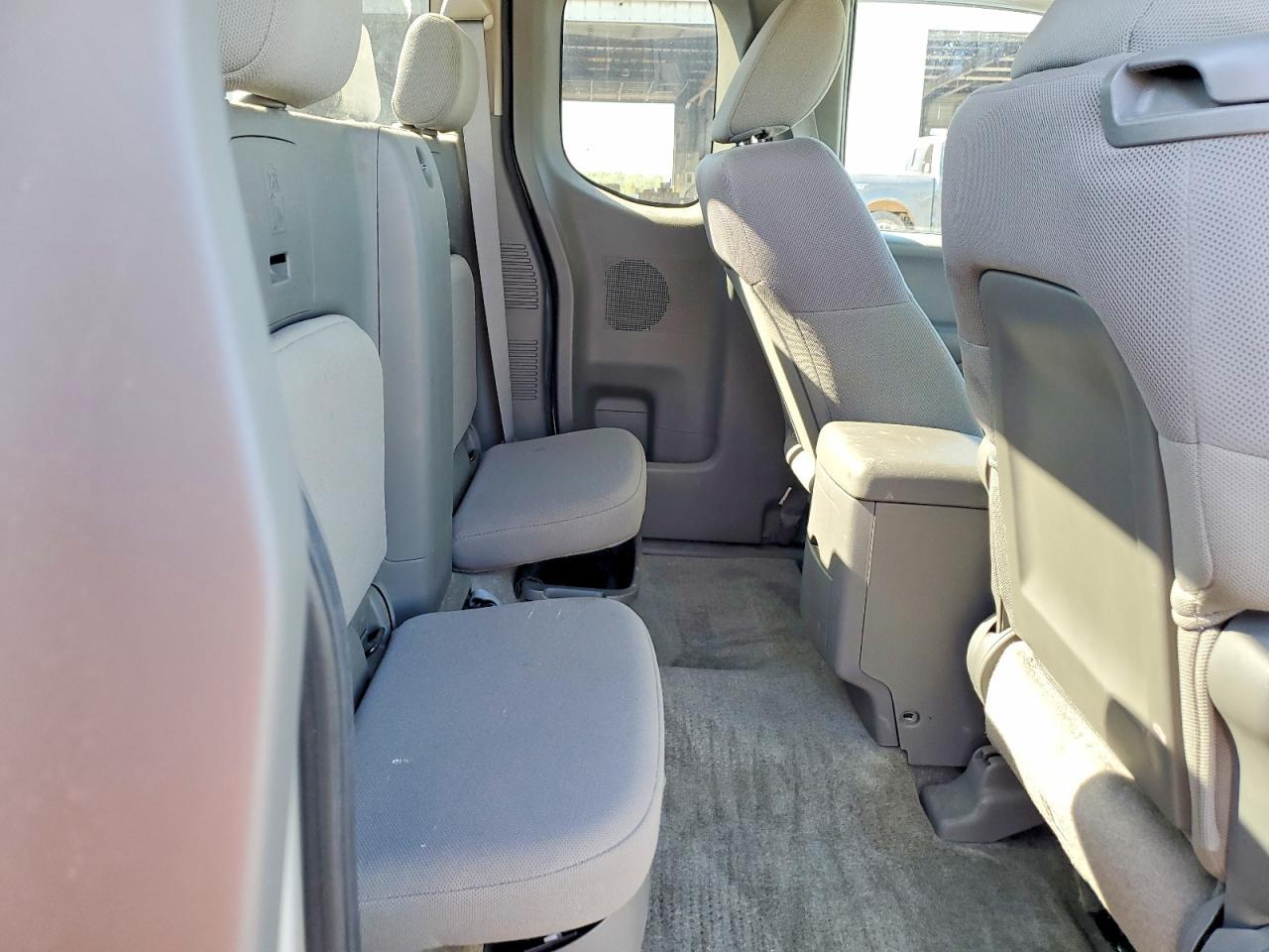 2013 Nissan Frontier S