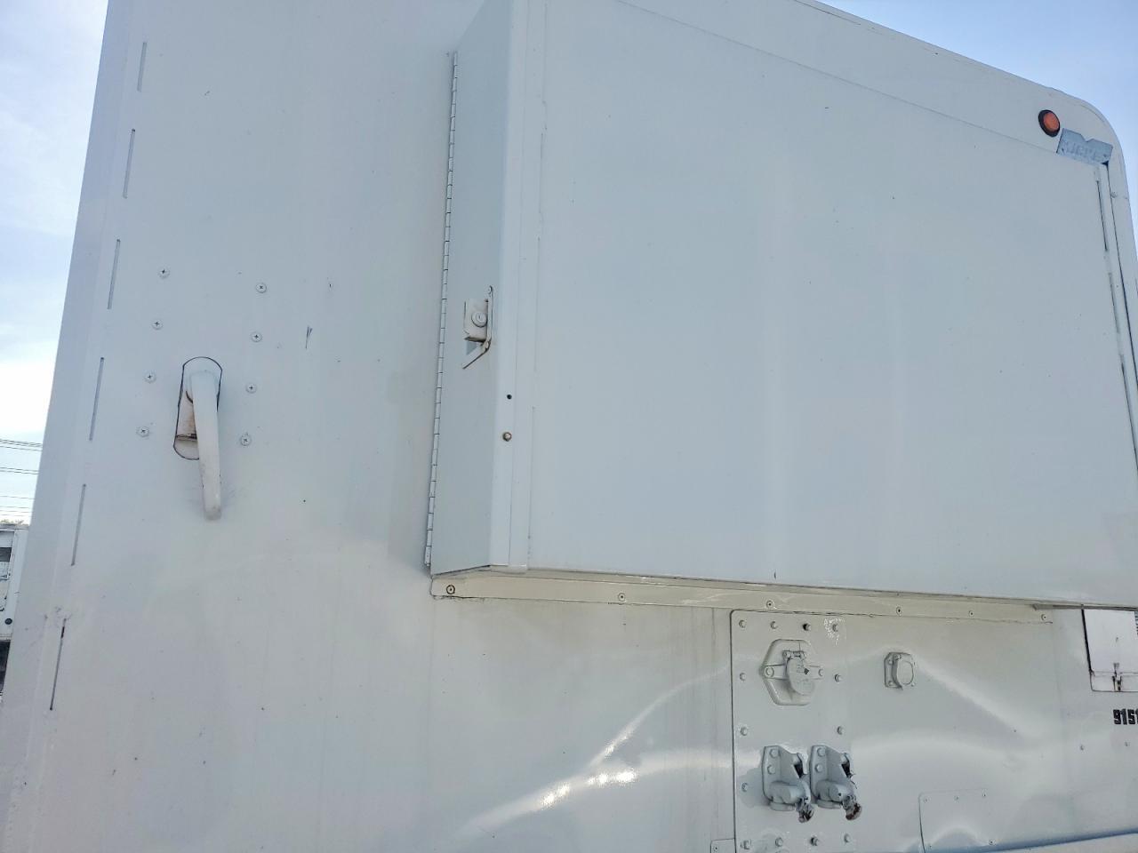 1999 Mickey Truck Bodies Delivery Trailer