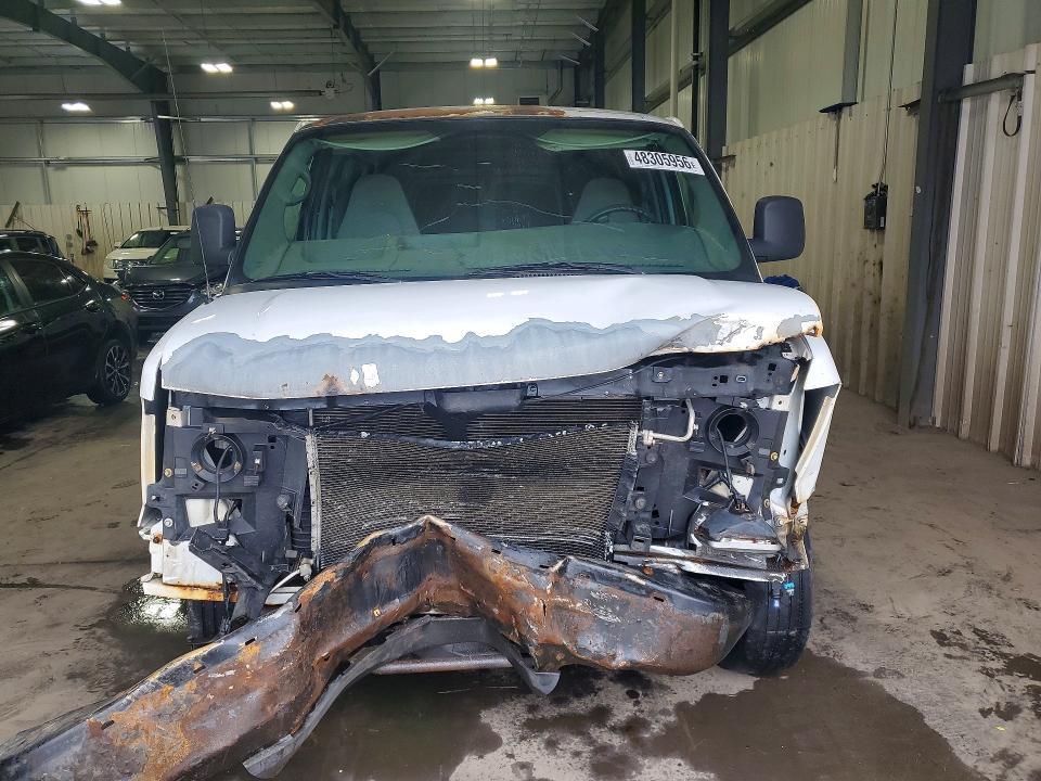 2005 Chev Rolet Express 3500 Delivery Truck