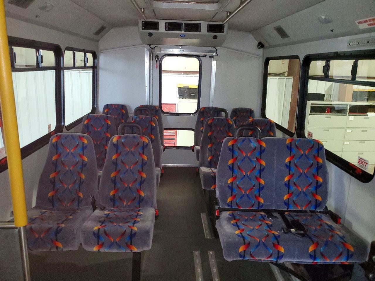 2017 Ford Econoline E450 Super Duty Cutaway Van