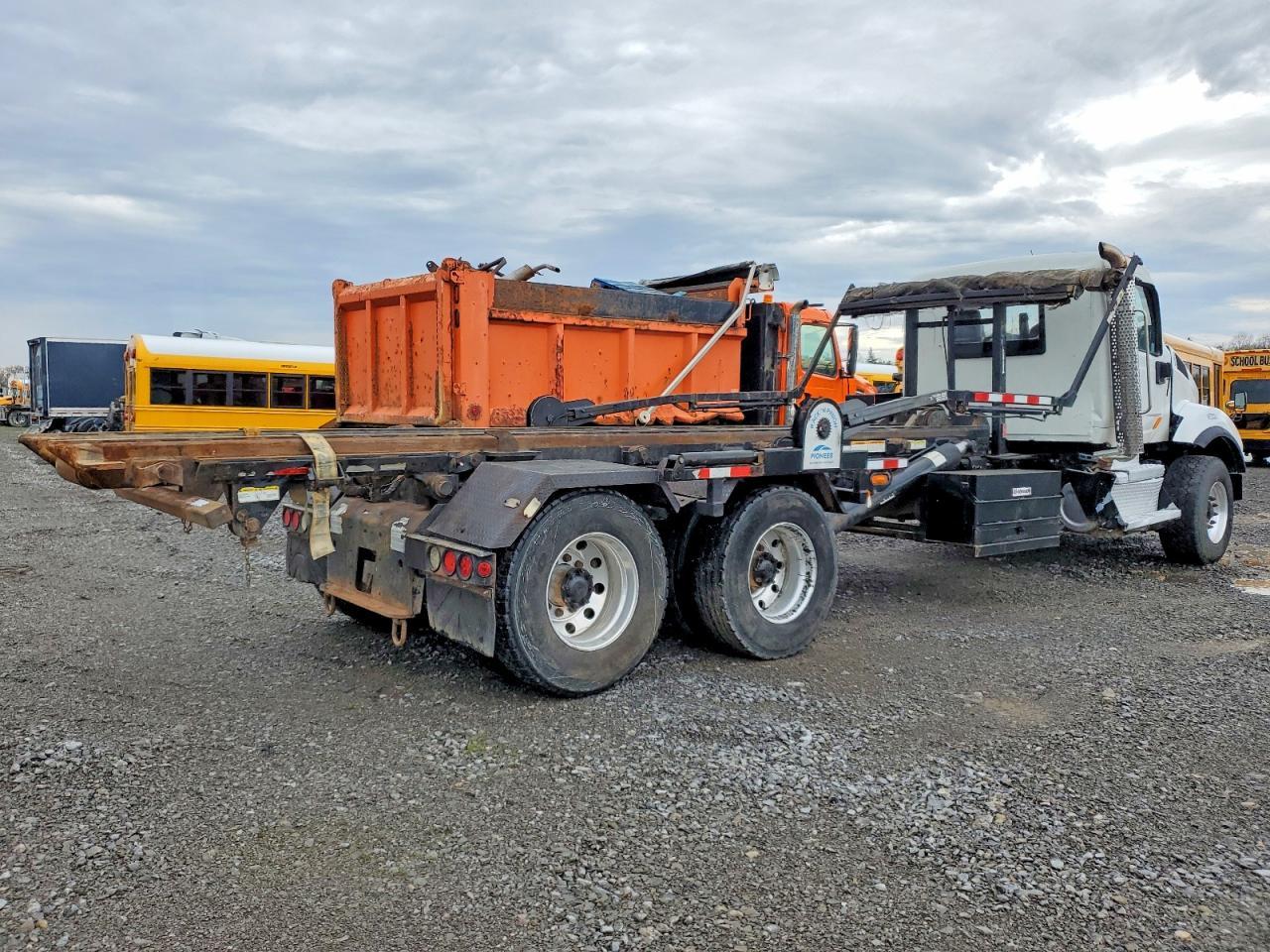 2020 Kenworth Construction T880