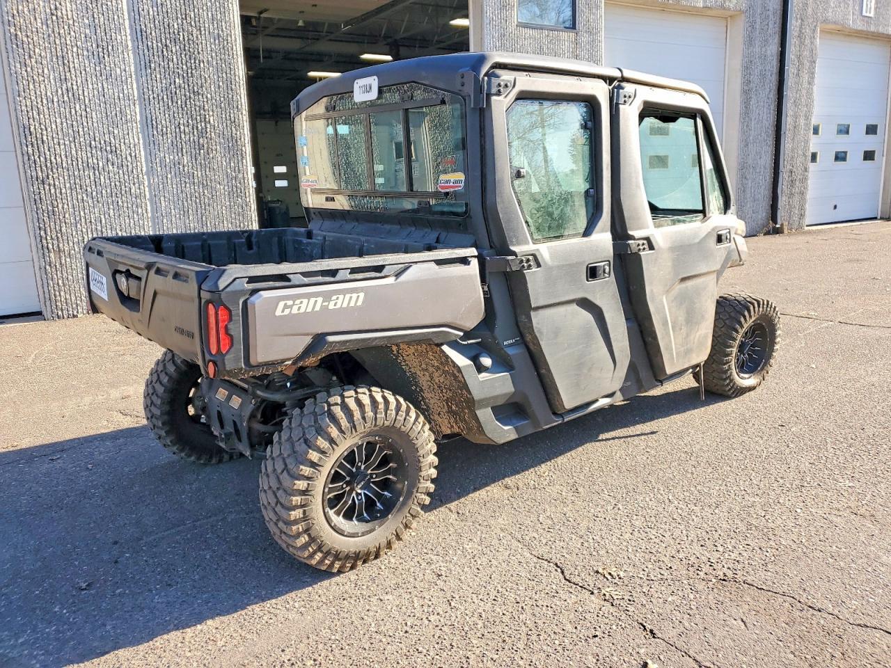 2018 Can-Am Defender Max XT HD10