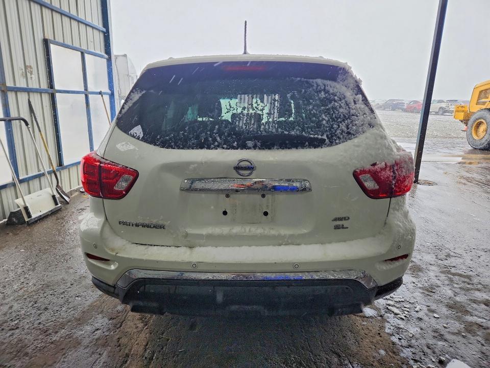 2018 Nissan Pathfinder sl