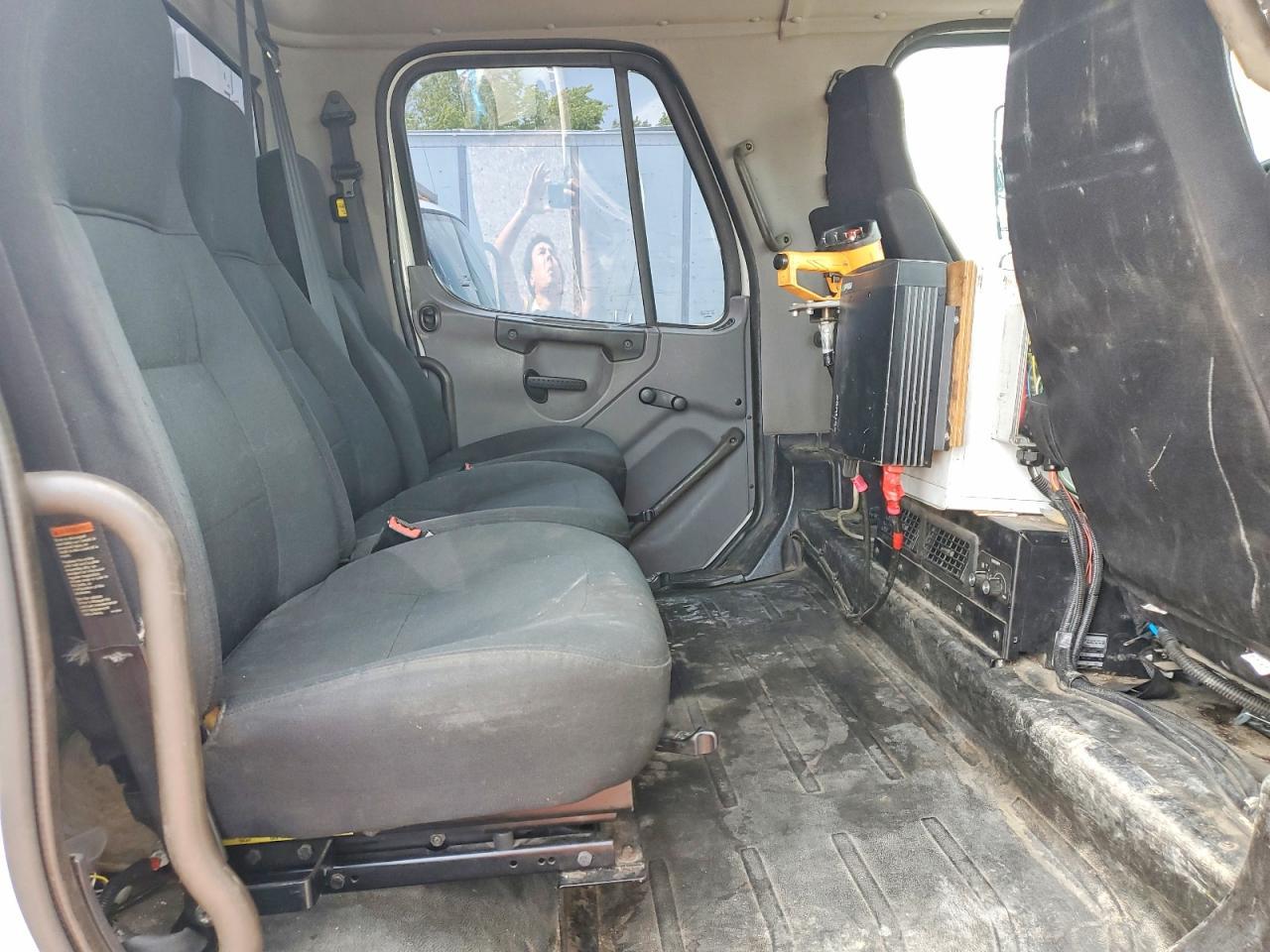 2012 Freigliner 2012 Freightliner Business Class M2 Utility / Serv