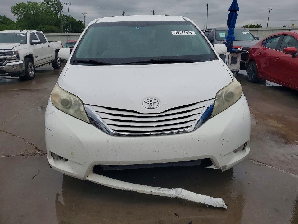 2016 Toyota Sienna le 8-passenger