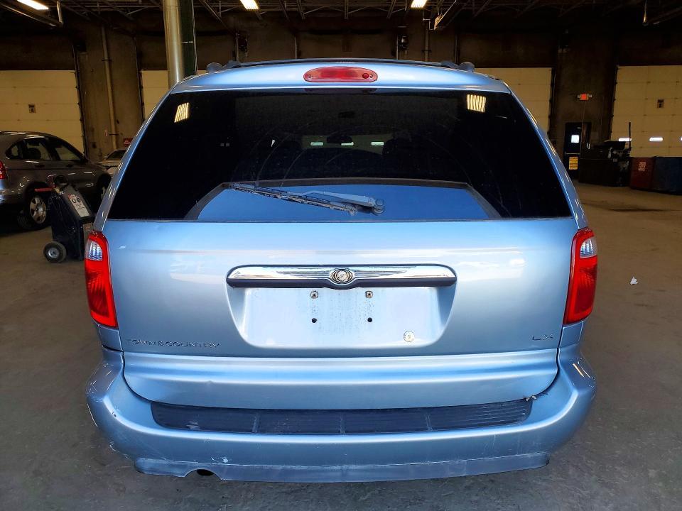 2005 Chrysler Town & Country lx
