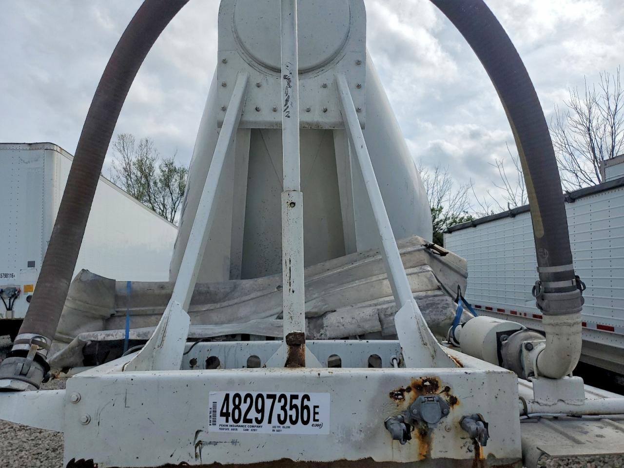 1999 Vantage Dump 1999 Freedom Pneumatic DRY Bulk Trailer