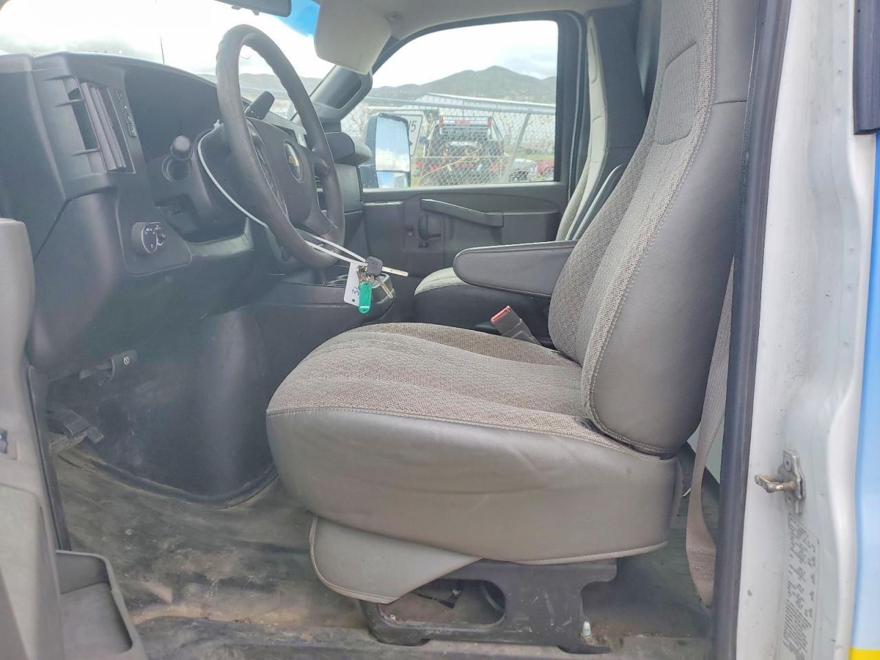 2018 Chevrolet Express BOX Truck