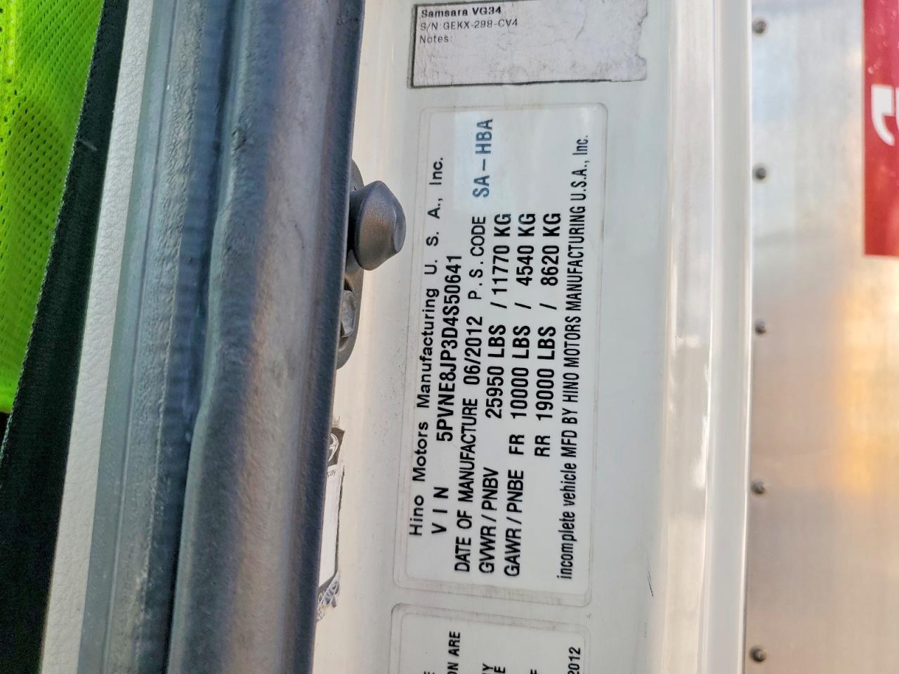 2013 Hino 258/268 BOX Truck