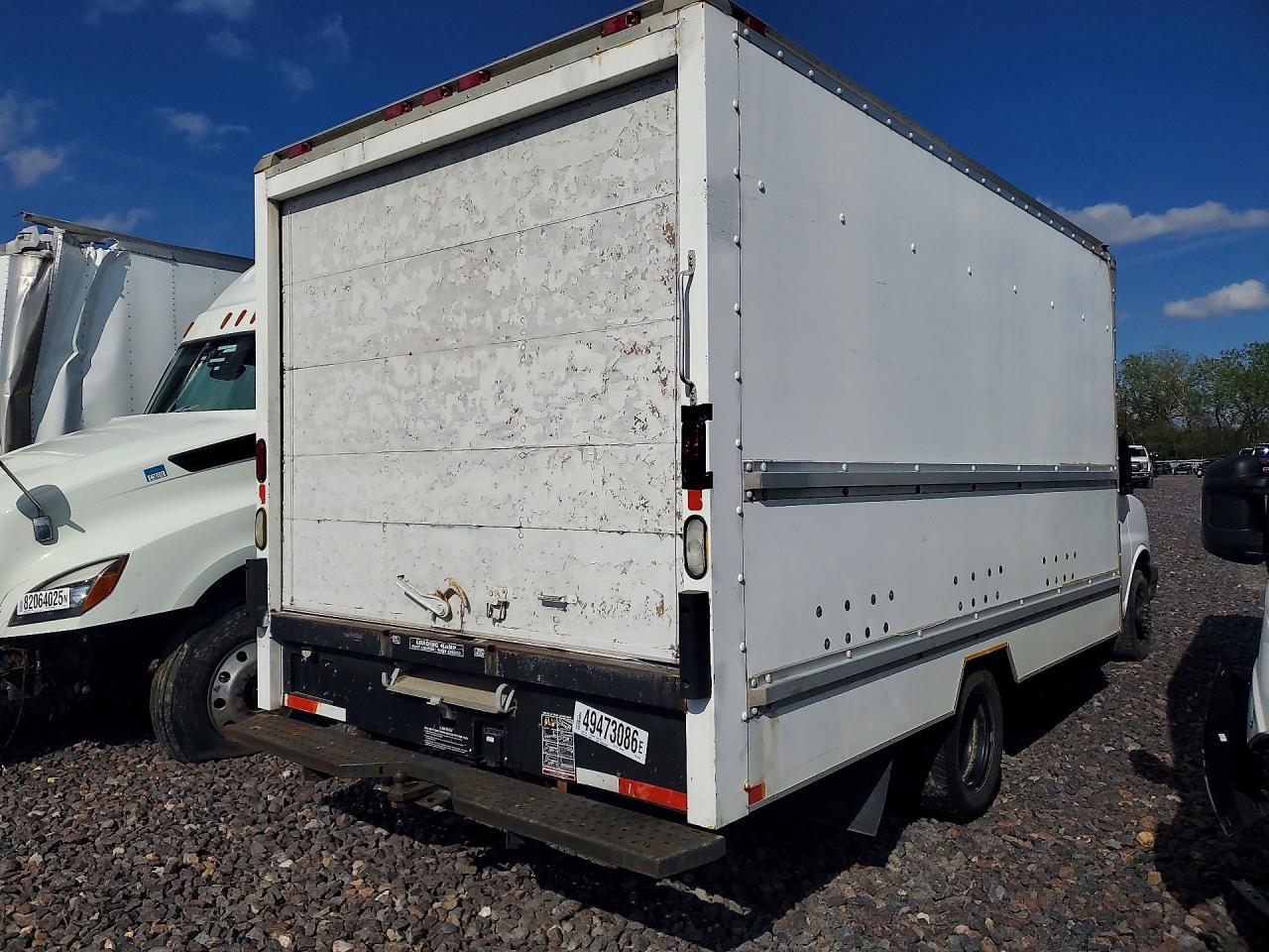 2004 GMC Savana BOX Truck