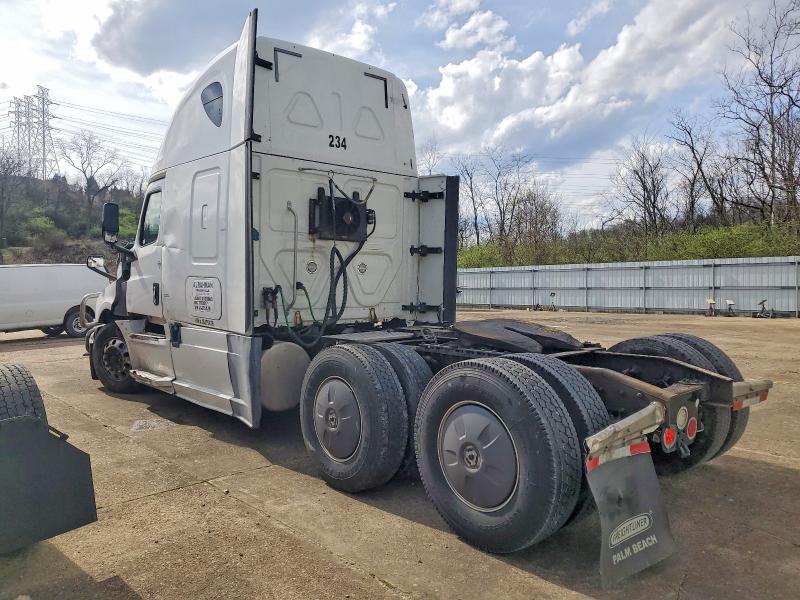 2018 Freightliner Cascadia 126 Semi Truck