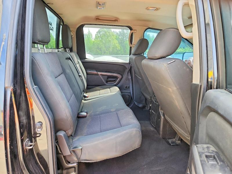 2015 Nissan Titan SV